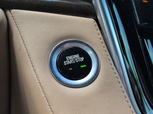Used 2018 Cadillac Escalade Platinum RWD image 28