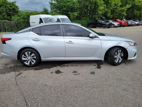 Used 2020 Nissan Altima 2.5 S FWD image 2
