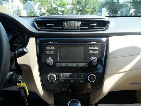 Used 2017 Nissan Rogue S AWD/4WD image 14