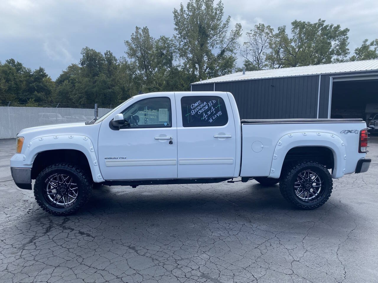 Used 2010 GMC Sierra 2500 SLT w/ SLT Convenience Package AWD/4WD image 2
