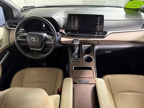 Used 2022 Toyota Sienna XLE FWD image 17