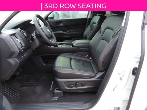 Used 2024 Nissan Pathfinder SL FWD image 18