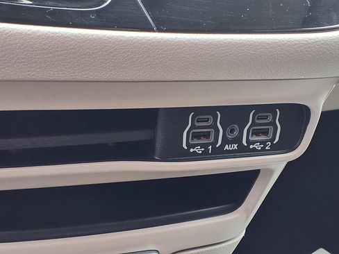 Used 2023 Chrysler Voyager LX FWD image 9