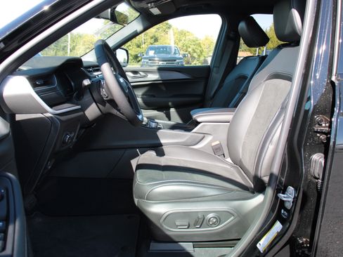 New 2025 Jeep Grand Cherokee L Altitude image 3