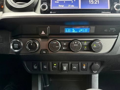 Used 2021 Toyota Tacoma TRD Off-Road w/ Technology Package AWD/4WD image 21