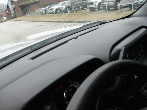 Used 2019 Chevrolet Silverado 1500 Custom w/ Custom Convenience Package image 18