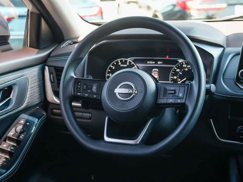 Used 2023 Nissan Rogue SV FWD image 12