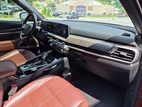 Certified 2023 Kia Telluride EX w/ EX Captain's Chair Package AWD/4WD image 32