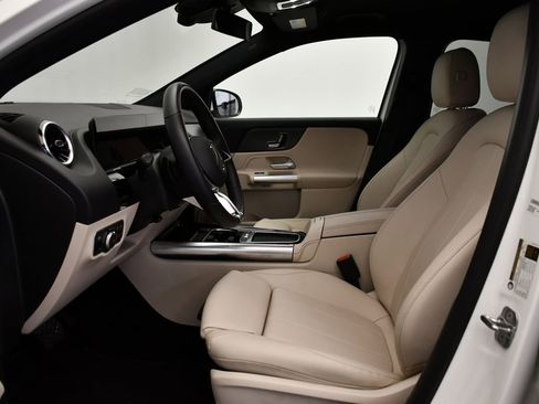 Used 2025 Mercedes-Benz GLA 250 4MATIC image 38