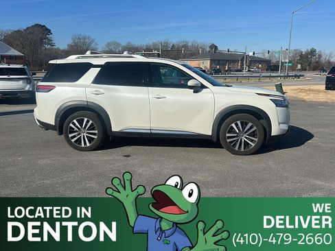 Used 2023 Nissan Pathfinder Platinum image 4
