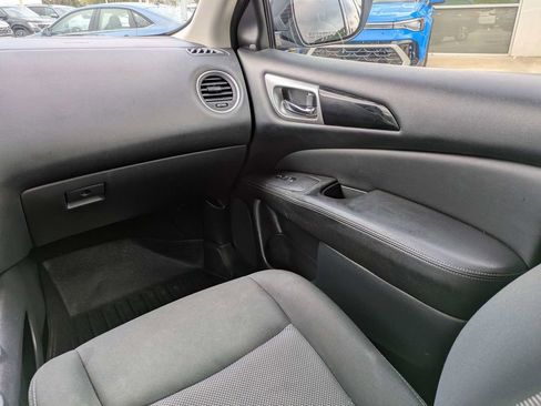 Used 2020 Nissan Pathfinder SV FWD image 21