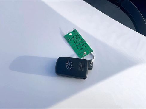 Used 2019 Toyota Highlander Limited Platinum image 13