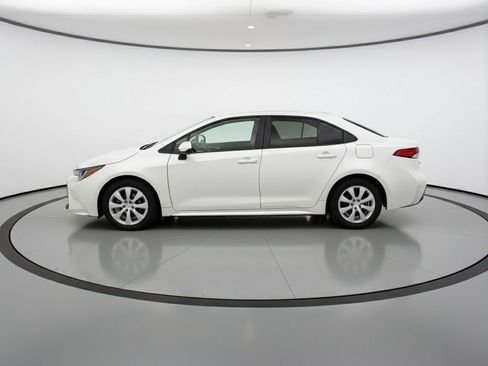 Used 2025 Toyota Corolla LE FWD image 5