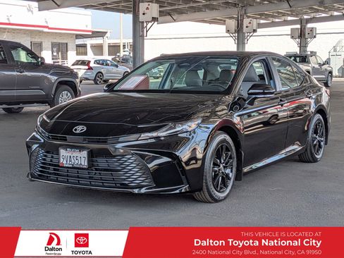 Certified 2025 Toyota Camry LE image 1