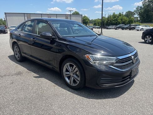 Used 2024 Volkswagen Jetta SE FWD image 9