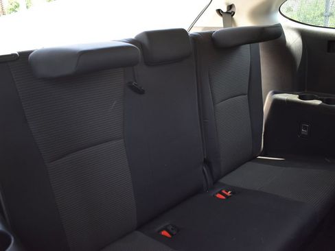 Used 2025 Toyota Highlander LE FWD image 26