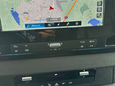 Used 2024 Mercedes-Benz Sprinter 144 Cargo w/ Parking Package image 19