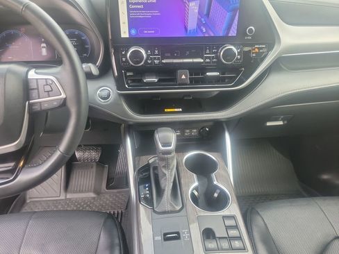 Used 2023 Toyota Highlander Platinum image 22