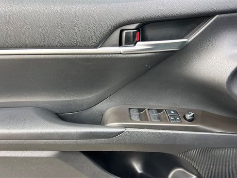 Used 2021 Toyota Camry SE w/ Convenience Package image 10