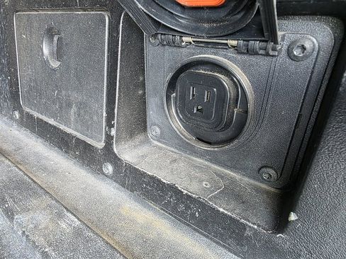 Used 2019 Toyota Tacoma TRD Sport AWD/4WD image 7