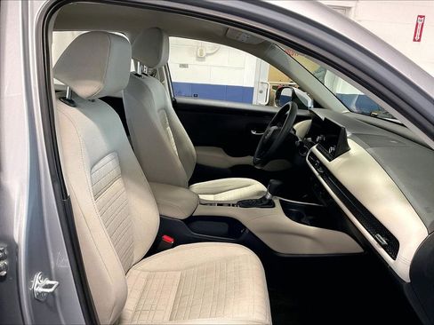 Used 2025 Honda HR-V LX image 11