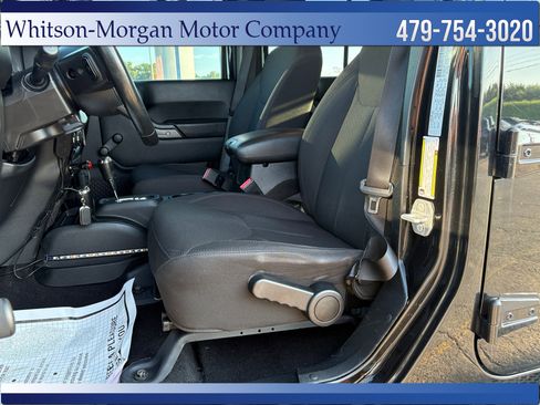 Used 2018 Jeep Wrangler Unlimited Sport w/ Connectivity Group AWD/4WD image 16