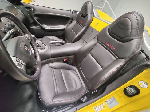 Used 2008 Pontiac Solstice GXP w/ Premium Package RWD image 24