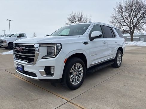 Used 2021 GMC Yukon SLT w/ SLT Luxury Plus Package image 4