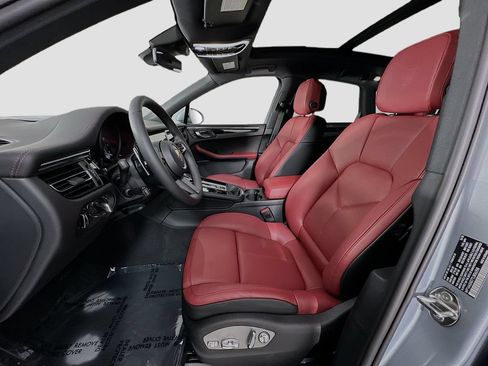 Certified 2026 Porsche Macan AWD/4WD image 5
