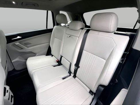 Used 2023 Volkswagen Tiguan SE w/ Panoramic Sunroof Package FWD image 20