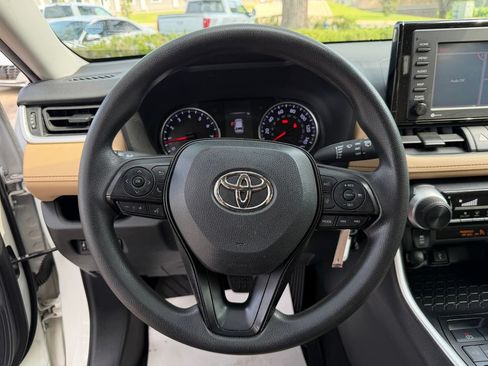Used 2021 Toyota RAV4 LE FWD image 21