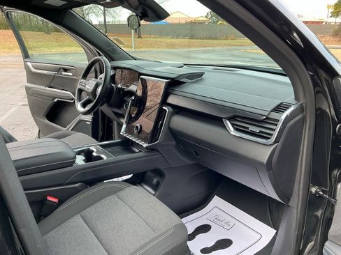 Used 2025 GMC Acadia Elevation image 24