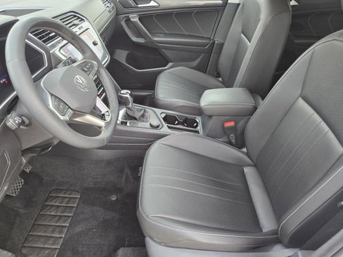 Used 2022 Volkswagen Tiguan SE AWD/4WD image 9