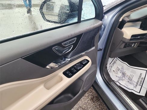 Used 2022 Lincoln Corsair FWD image 12