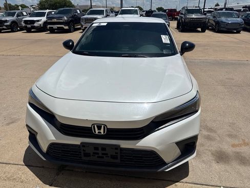 Used 2023 Honda Civic Sport image 2