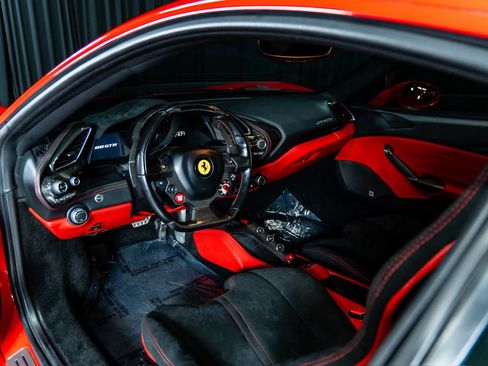 Used 2016 Ferrari 488 GTB RWD image 11