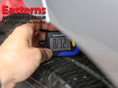 Used 2021 Chrysler Pacifica Touring-L FWD image 32