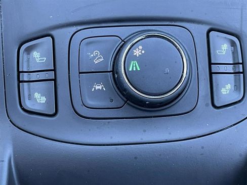 Used 2024 GMC Terrain SLT image 25