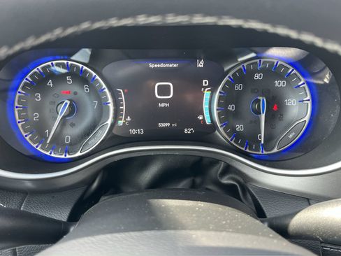 Used 2022 Chrysler Pacifica Touring-L w/ Uconnect Theater Family Group FWD image 19
