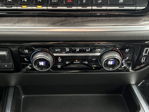 Used 2022 Chevrolet Silverado 1500 LTZ w/ LTZ Premium Package image 30