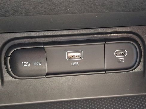 Used 2025 Kia Sportage LX image 17