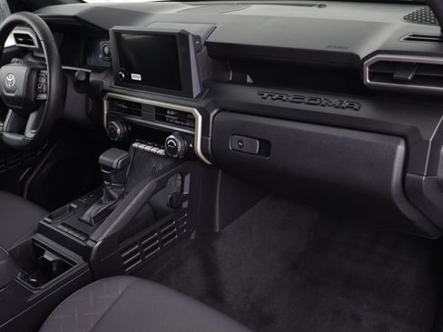 Used 2025 Toyota Tacoma SR image 19