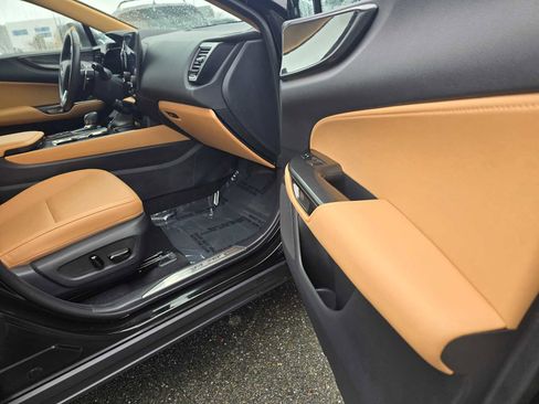 Used 2025 Lexus NX 350h AWD w/ Premium Package image 10