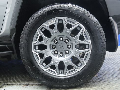 Used 2024 GMC Hummer EV 3X w/ LPO, Illumination Package AWD/4WD image 8