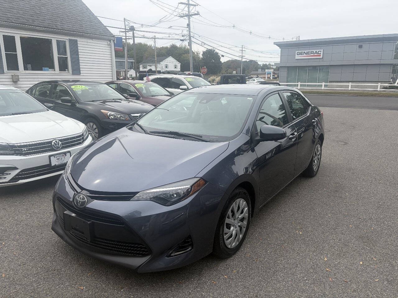Used 2018 Toyota Corolla LE FWD image 1