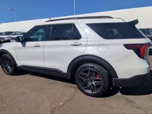 Used 2025 Ford Explorer ST AWD/4WD image 6