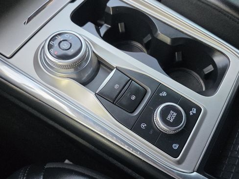 Used 2020 Ford Explorer Platinum w/ Premium Technology Package image 14