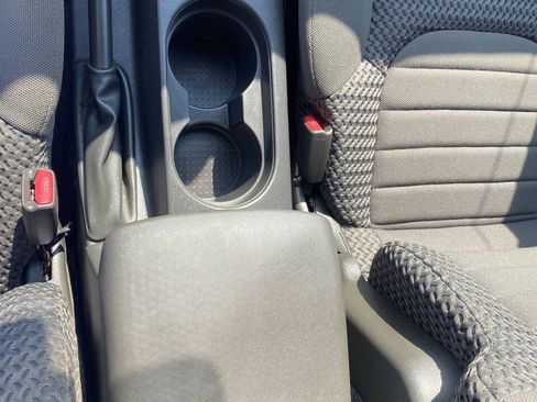 Used 2011 Nissan Frontier SV AWD/4WD image 11
