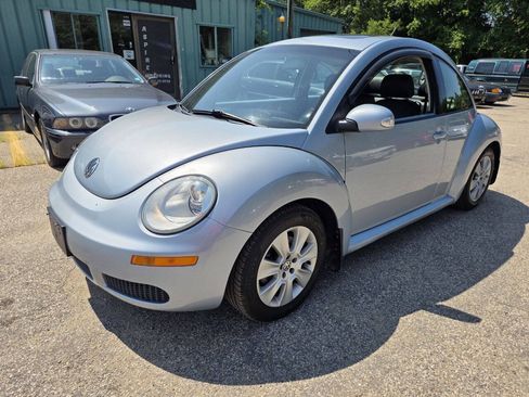 Used 2009 Volkswagen Beetle S FWD image 3
