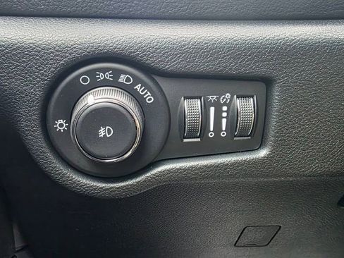 New 2026 Chrysler Pacifica Select w/ S Appearance Package image 33